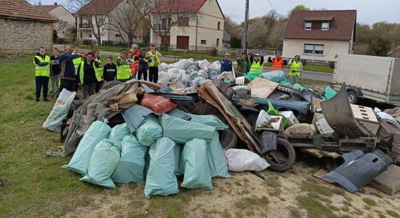 Megint megszervezik a legendás bakonyi szemétgyűjtést, hihetetlen, miket találtak tavaly