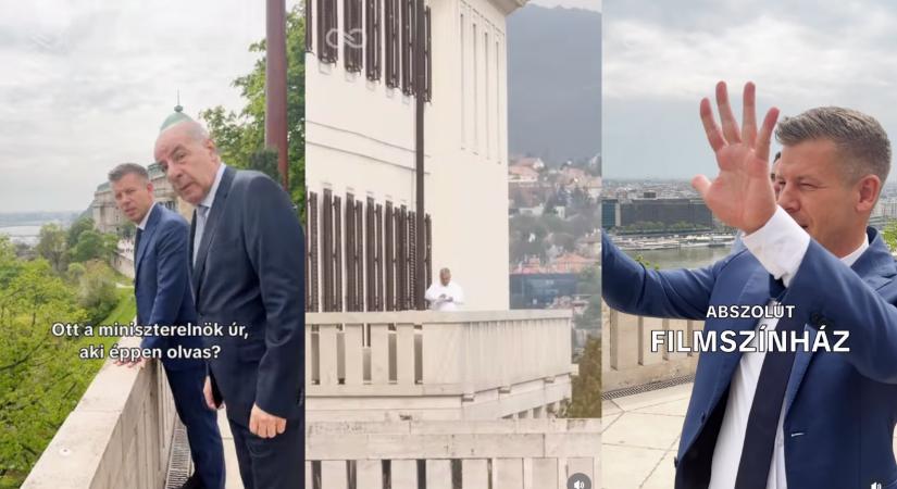 Magyar Péter a Sándor-palota teraszán egy Scorsese-gesztussal üzent az egy terasszal arrébb olvasgató Orbánnak