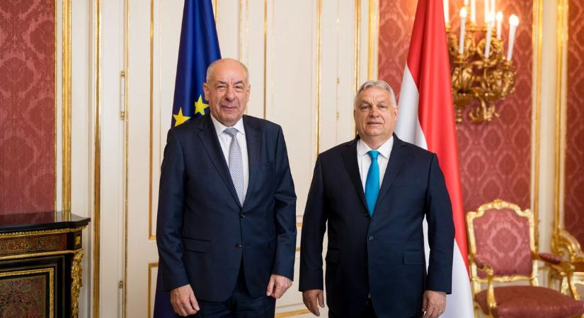 Orbán Viktorral és Semjén Zsolttal is egyeztetett az államfő