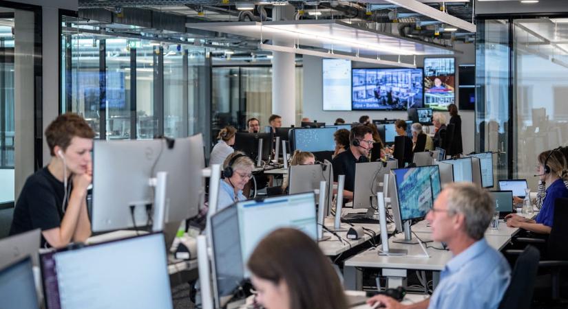 A magyarok több, mint fele elégedetlen a fizetésével, de egyre kevesebben érzik úgy, hogy a munkahelyváltás lenne a válasz