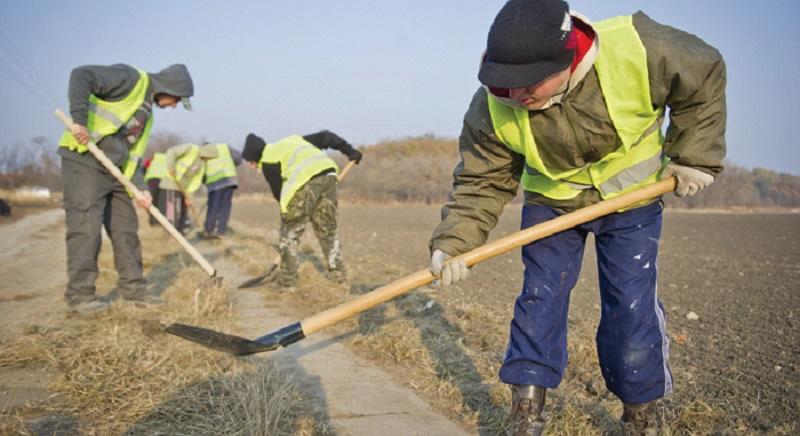 Megrángatta, megöléssel fenyegette a hajdúbagosi polgármestert egy közmunkás