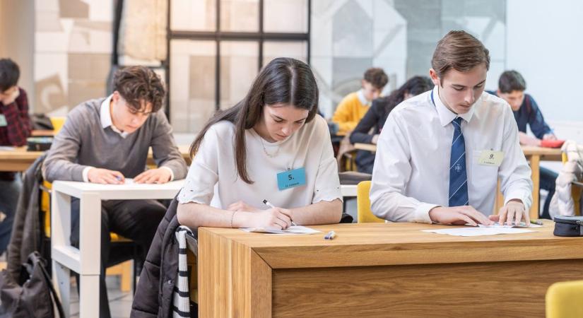 A legjobbak mérkőztek meg Székesfehérváron: rangos történelemverseny döntőjét rendezték meg