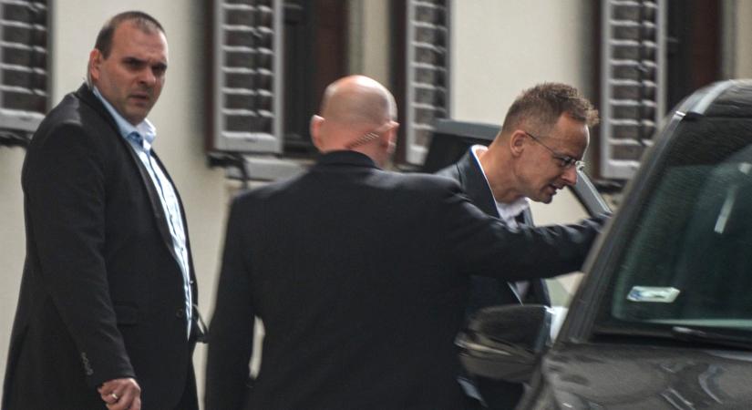 Szijjártó Péter a Karmelitában járt