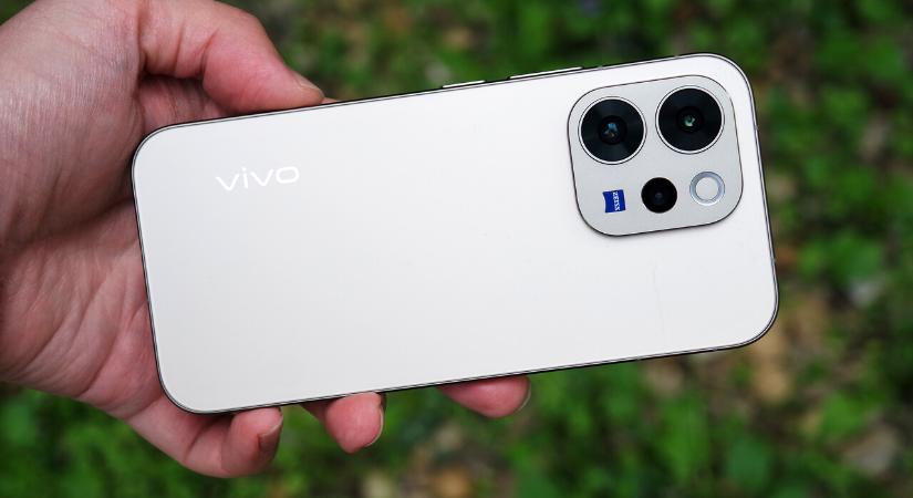 Ma megérkeztek Magyarországra is a Vivo V70-ek