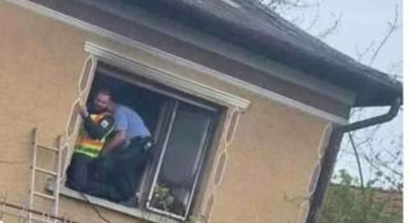 Filmbe illő akció Ózdon: egymás vállára mászva siettek a rendőrök a bajbajutott segítségére