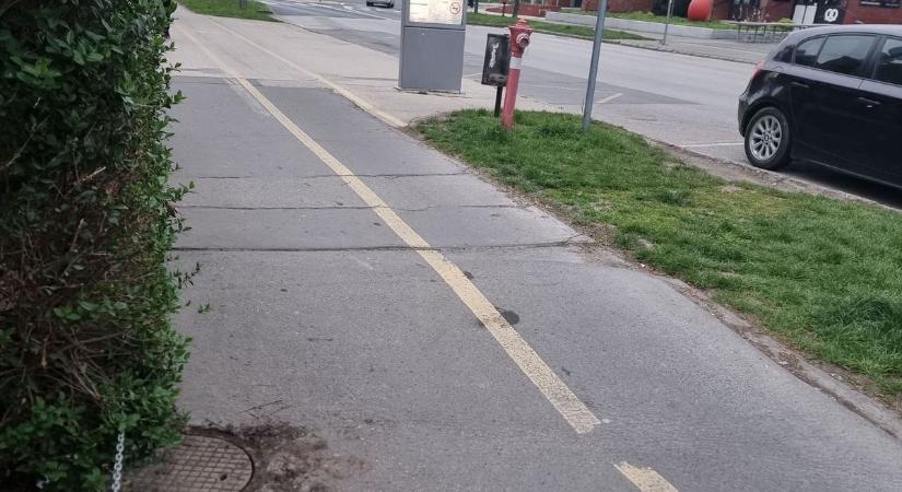 Megsüllyedt a járda Győrben