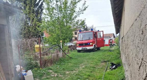 Lángolt a balatoni melléképület