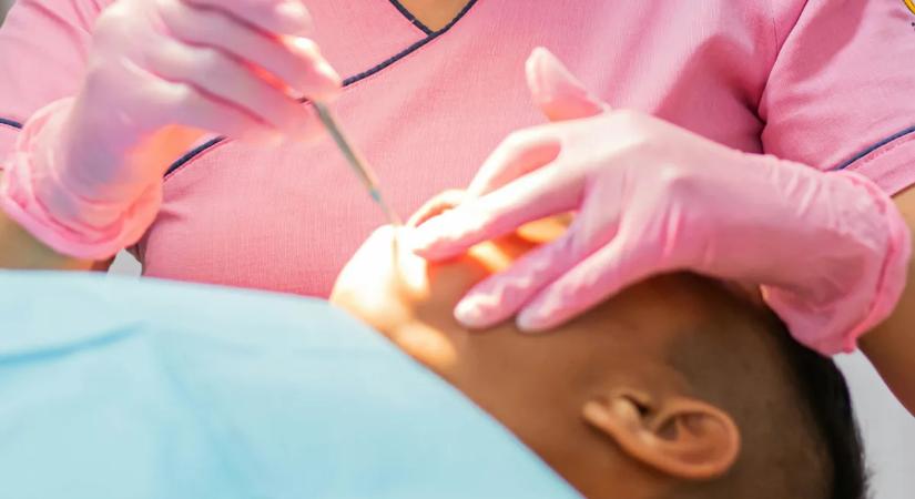 Pszichológus segít a fogorvosi székben meghalt férfi családjának