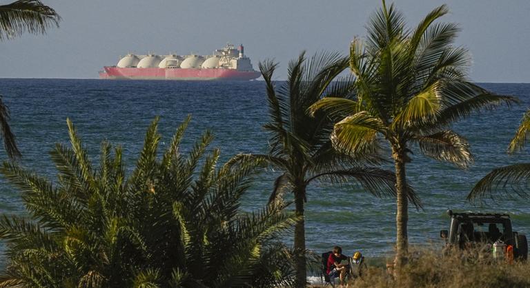 Donald Trump kijelentette, véglegesen megnyitott a Hormuzi-szoros