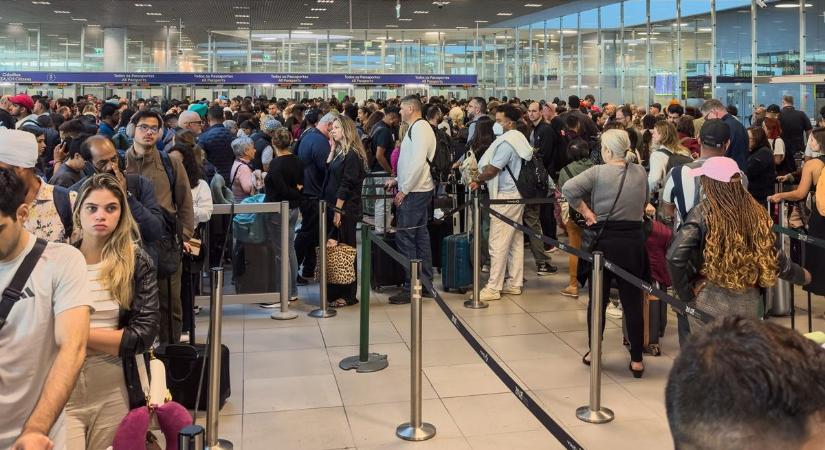 Káoszt hozott az új határellenőrzés, háromórás sorok a reptereken