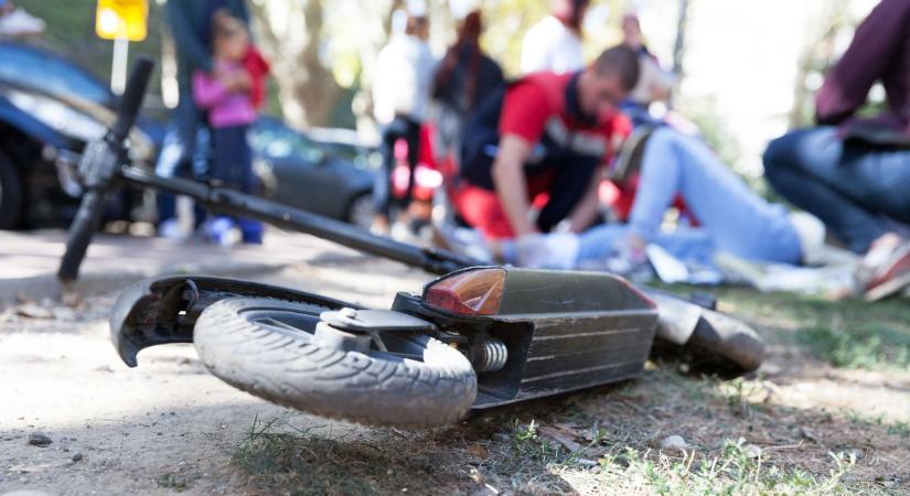 Kigyulladt egy elektromos roller Esztergomban