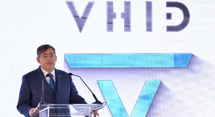 Felcsatolható dildót, BDSM kötözőszettet, intimmosót és sikosítót vett a Mészáros Lőrinc-féle V-Híd