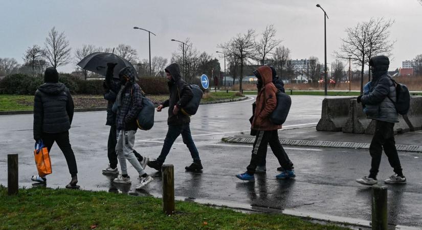 Migránsok árasztják el Európát, Spanyolország lépése után szabad az út