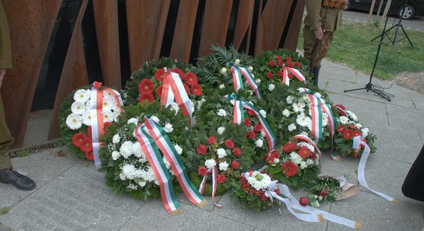 Tiszteletadás a hősöknek – A katinyi vérengzés áldozataira emlékeztünk