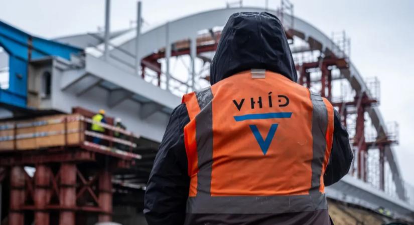 Szexjátékokat vásárolt a Mészároshoz köthető V-híd költségére a cég egyik dolgozója