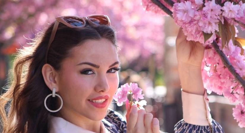 Kóbor Léna a Budai Várból diktálja a divatot