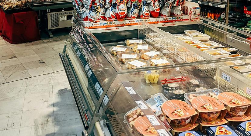 Lejár a kedvezmény, április végéig lehet hideg élelmiszerek vásárlására felhasználni a SZÉP-kártyát