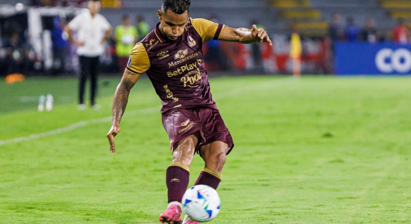 VIDEÓ: csak a szépítéshez volt elég a brutális szabadrúgásgól a Libertadores-kupában