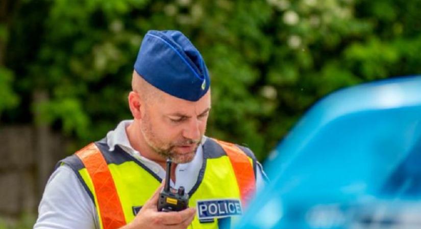 Ellenőriznek a rendőrök Edelényben