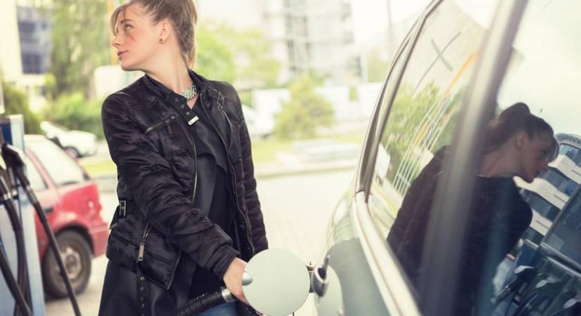Végre jó hír az autósoknak: jelentős üzemanyagár-csökkenés jöhet a piaci árakban