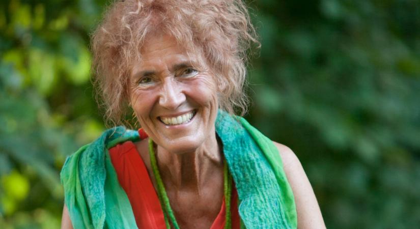 „Vagy igazad van, vagy boldog vagy” – Író-olvasó találkozó Schäffer Erzsébettel