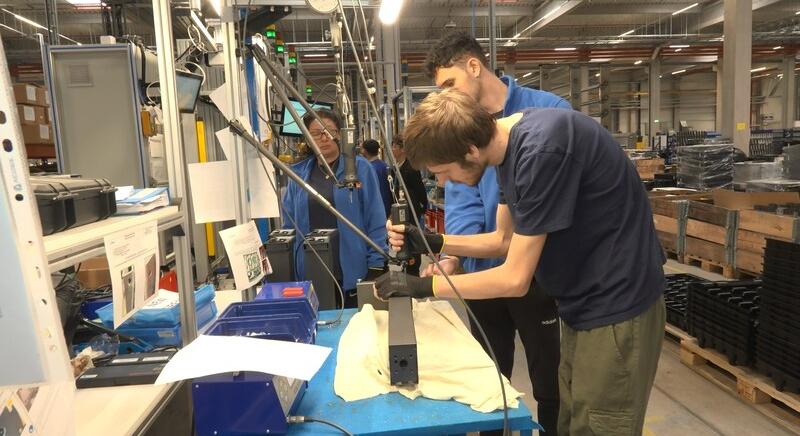 Elkészült a százezredik legyártott asztalláb a kínai üzemben