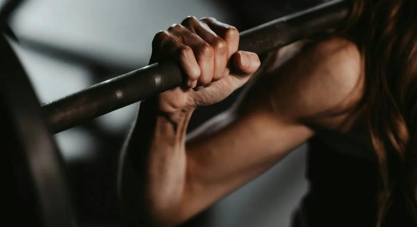 „Elütött egy kamion, majd súlyemelő lettem” - Még a férfiakat is túlszárnyalja egy idős nő