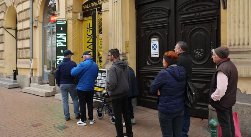 Sok helyen már délelőtt elfogy az euró – csúcson a valutaváltók