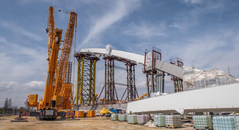 A választások előtt lépett a kormány: elképesztő, mire fizetnek ki 76 milliárd forintot a méregdrága gigaprojektben