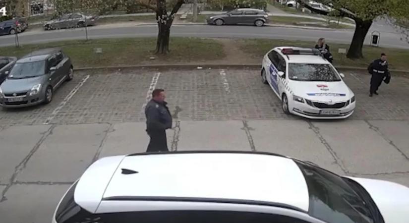 A rendőrök is csak néztek, hogyan ment idézésre egy autós Dunakeszin – videó