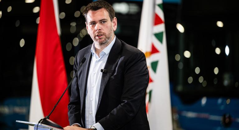 Vitézy Dávid szerint most végre megszűnik az autók uralma a Madách téren