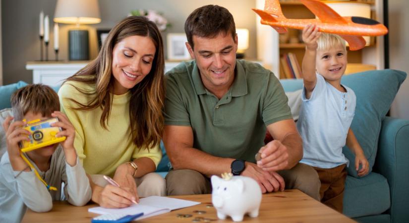 Három gyerek esetén egy fél fizetést kitesz az adókedvezmény – Sokan elfelejtenek nyilatkozni róla