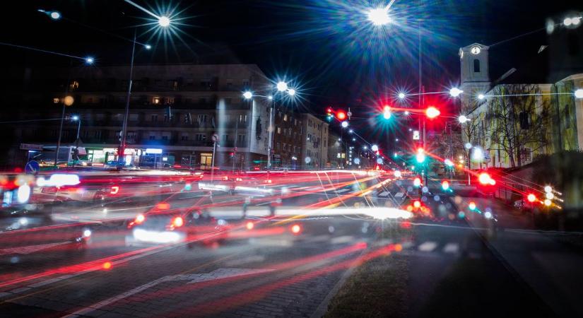 Ittas gázolás és menekülés a zalai városban – csak a saját autója darabjaiért állt meg az idős nő (fotó a cikkben)