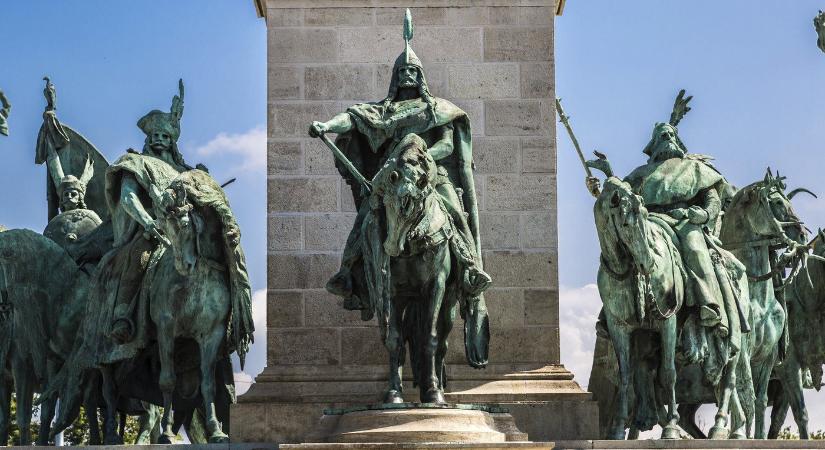 Furcsa szimbólum jelent meg a Hősök terén, kevesen tudják miért