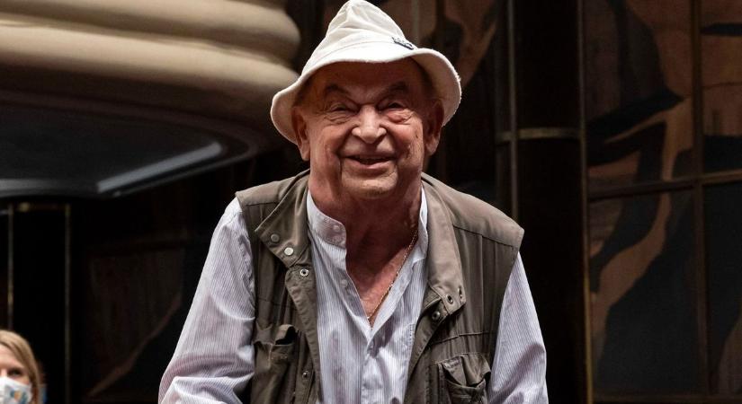 92 éves lett Bodrogi Gyula: megható köszöntéssel lepték meg a Nemzeti Színházban (VIDEÓ)