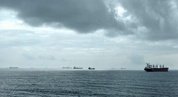 Több mint 10 ezer amerikai katona vesz részt a Hormuzi-szoros blokádjában