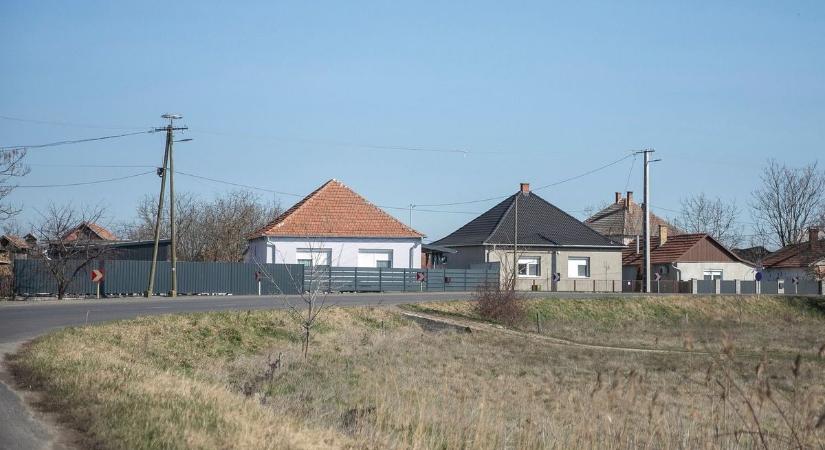 200 közmunkás faluja volt, ma már házhoz jön a BMW-busz: kis pénzből is kapaszkodik a hajdú-bihari település