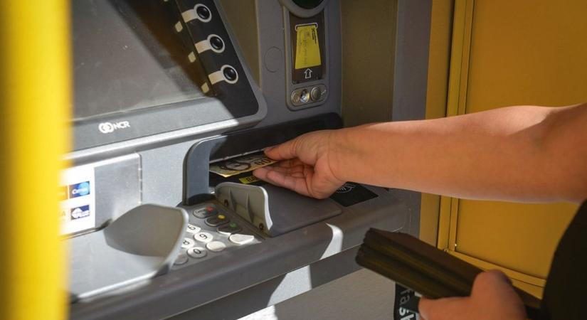 Olyan profi banki csalások terjednek, hogy már a saját szemünknek sem hihetünk: így lopják el a jelszavaidat