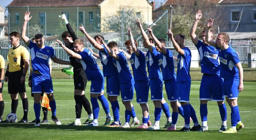 Rendőrök jelentek meg a Perutz FC Pápa edzésén