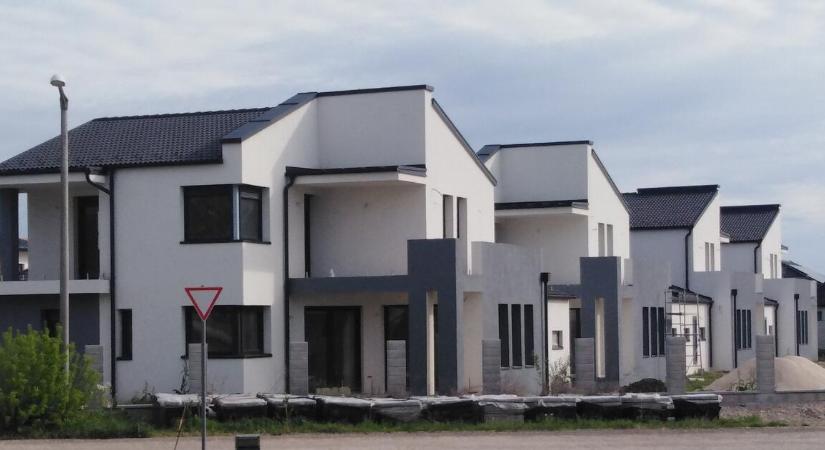 Mennyit ér az ingatlanom? A Velencei-tónál is több mint százmillió egy átlagos ház