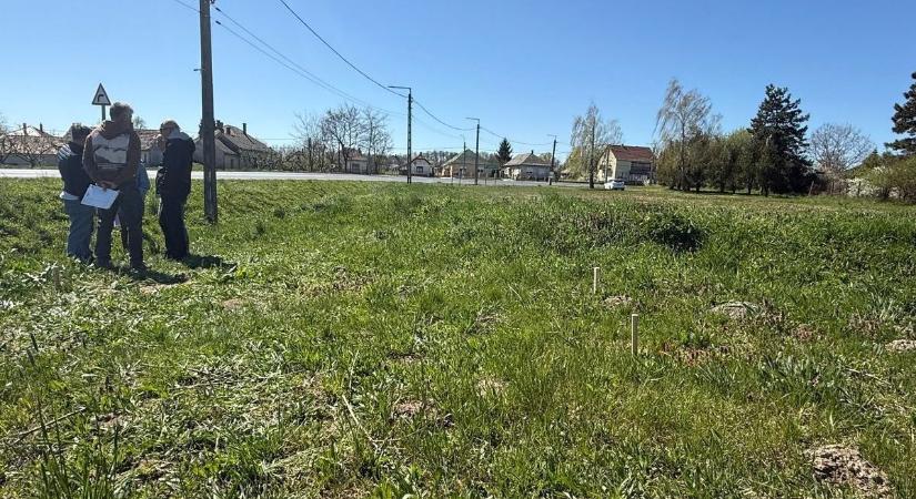 Hivatalos: elrajtolt a bringaút építése!