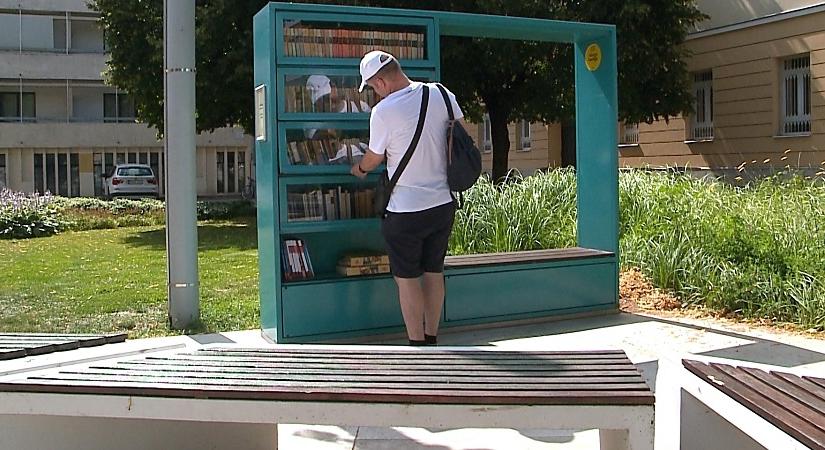 Új könyvszekrény és magaságyáspiknik is lesz Debrecen első sétálóutcáján