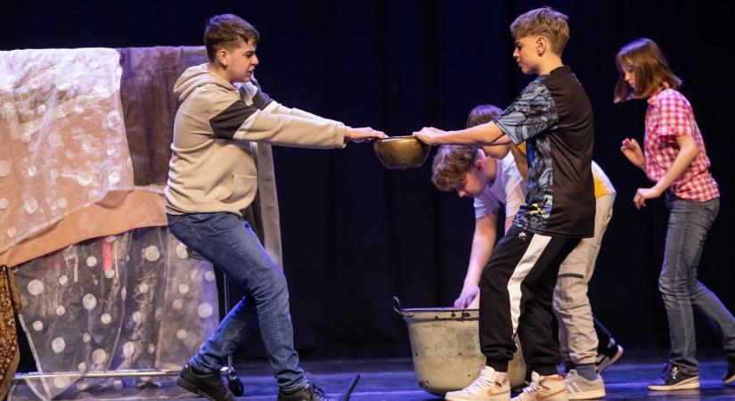 Felvidékről is érkeztek színjátszó csoportok, hogy részesei legyenek a 35 éves hagyománynak