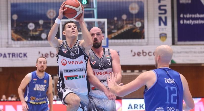 Idegőrlő mérkőzésen tette meg az első létfontosságú lépést a Panthers