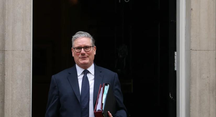 Nem fog engedni a háborús nyomásnak, mondta Starmer, miután Trump belengette, bármikor meg lehet változtatni a vámmegállapodást