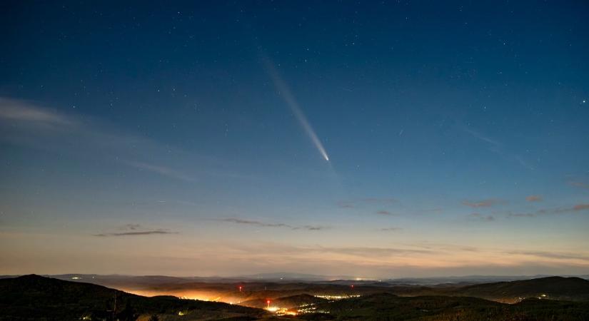 Égi jel a történelmi napokban? 170 ezer éve nem látott üstökös ragyog fel a hajnali égen