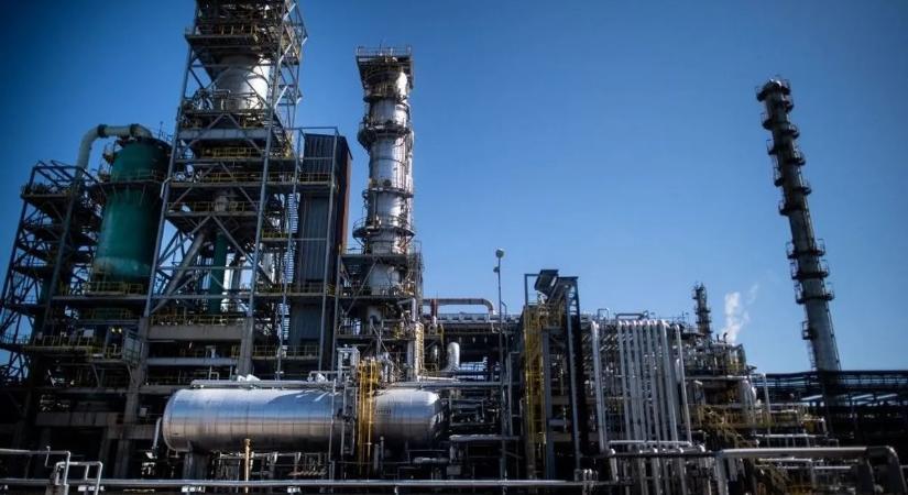 Fico váratlan bejelentést tett - az olajról van szó!