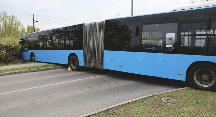 Újabb fotókon és videón az óriási buszbaleset