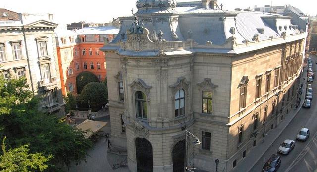 Önkéntesek segítségével dokumentálta a Király utca történetét a Fővárosi Szabó Ervin Könyvtár