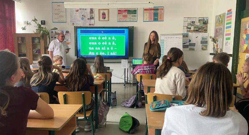 Iroda-lom-talanítás a jubiláló Váciban: forradalom a suliban?